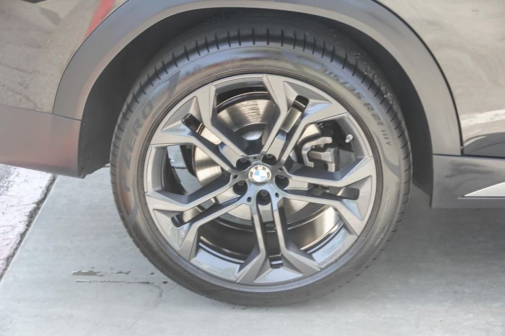 Thumbnail: 2022 BMW X6 - 6