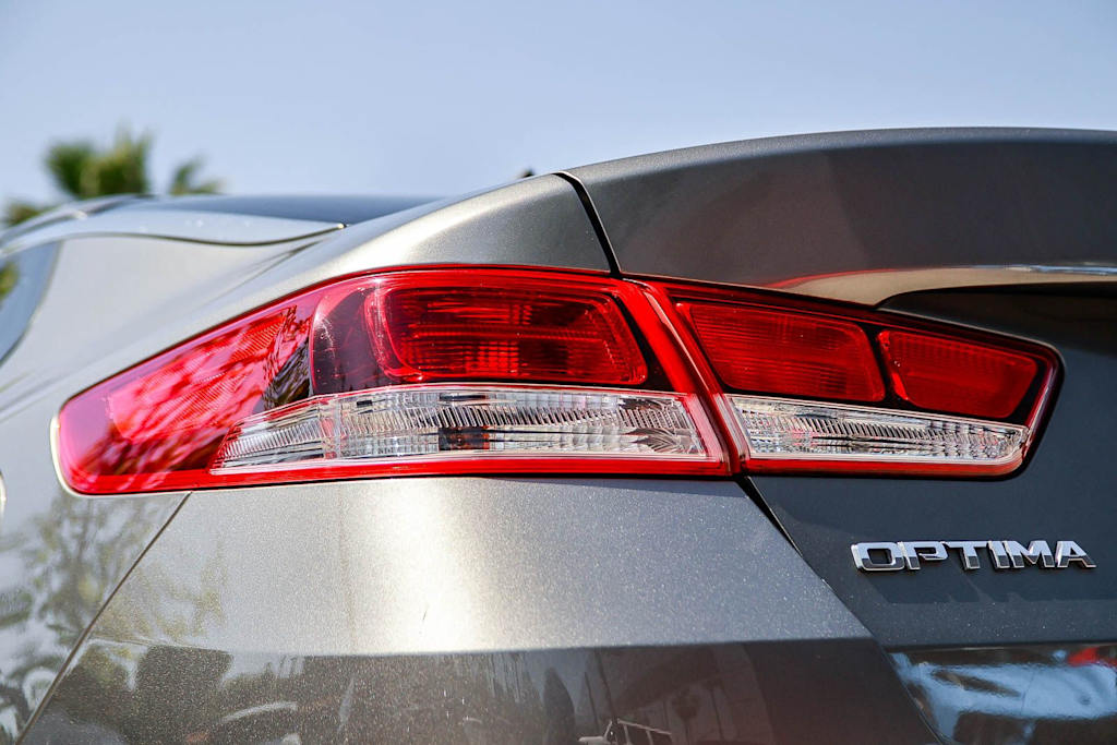 Thumbnail: 2018 Kia Optima - 17