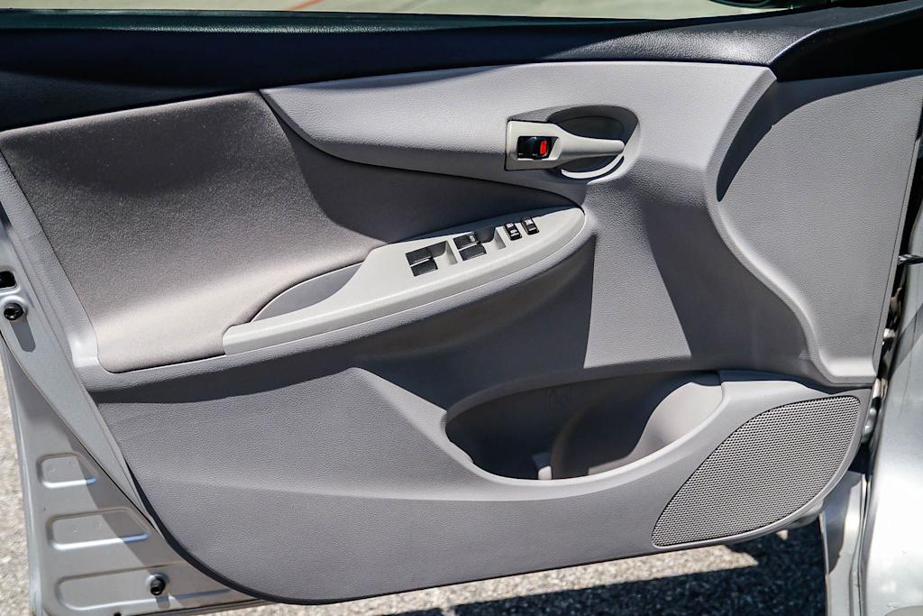 Thumbnail: 2013 Toyota Corolla - 23