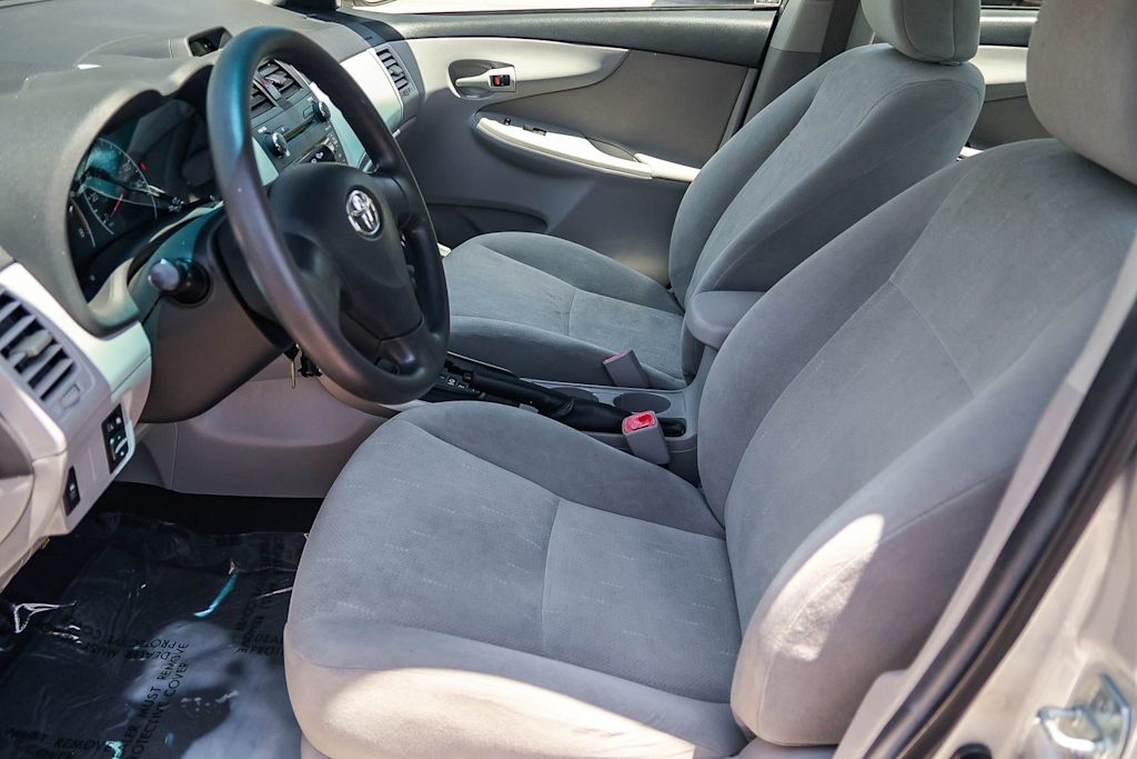 Thumbnail: 2013 Toyota Corolla - 10