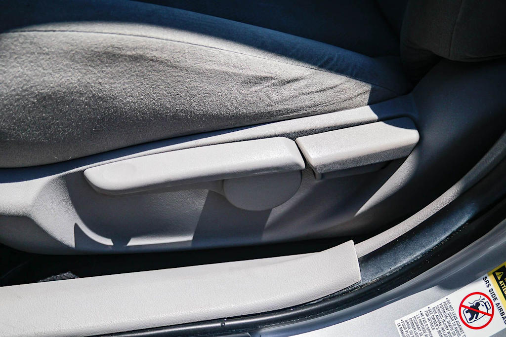 Thumbnail: 2013 Toyota Corolla - 24
