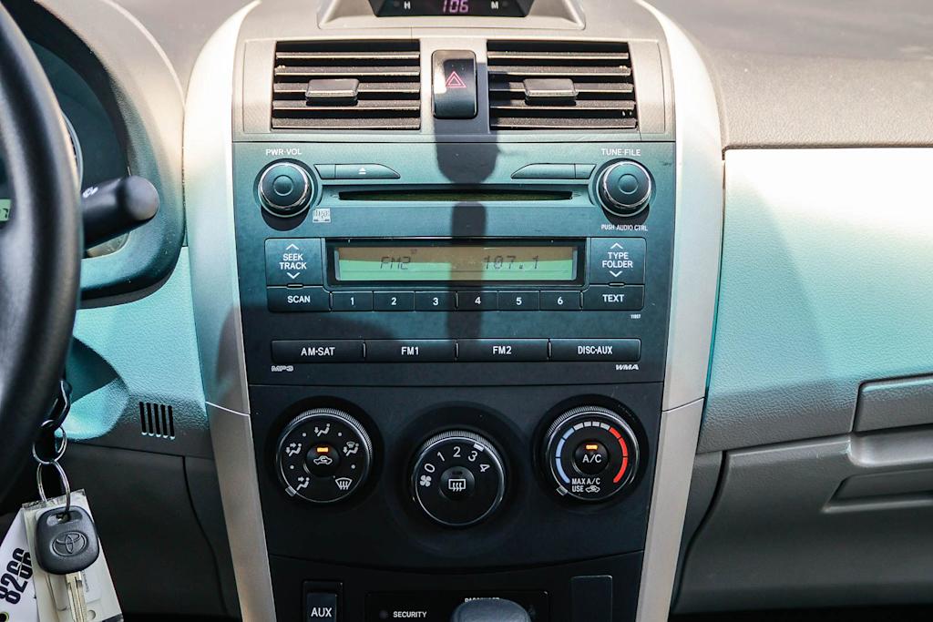 Thumbnail: 2013 Toyota Corolla - 12