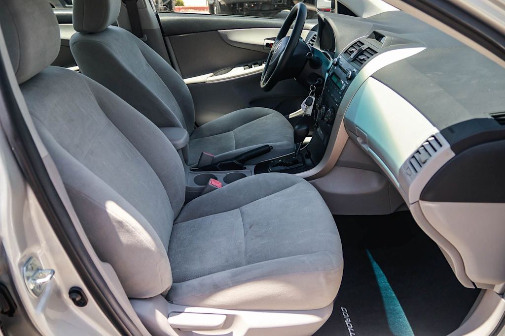 Thumbnail: 2013 Toyota Corolla - 9