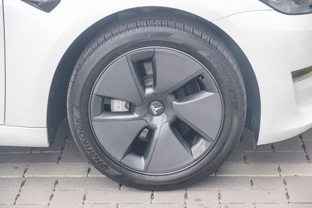 2023 Tesla Model 3 Standard Range 18