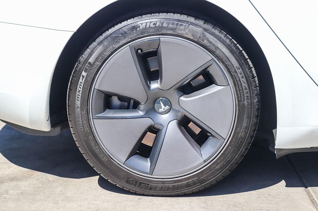 Thumbnail: 2023 Tesla Model 3 - 7