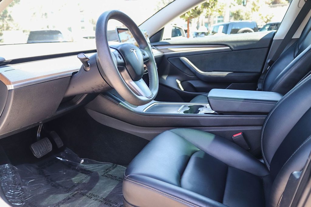 Thumbnail: 2023 Tesla Model 3 - 21