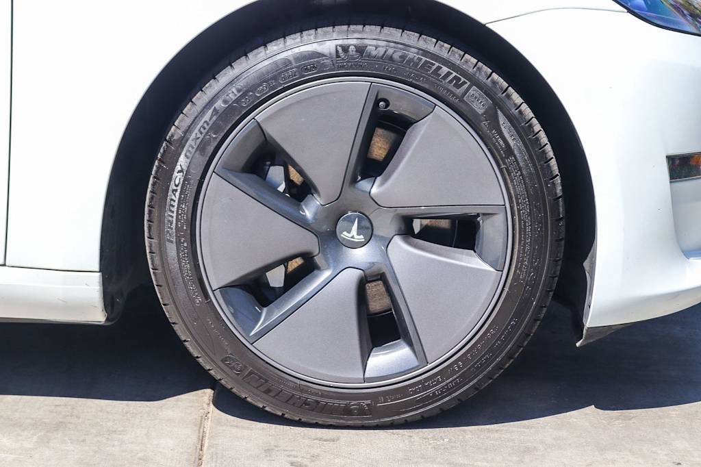 Thumbnail: 2023 Tesla Model 3 - 19