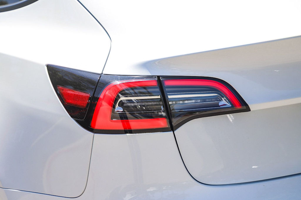 Thumbnail: 2022 Tesla Model 3 - 17