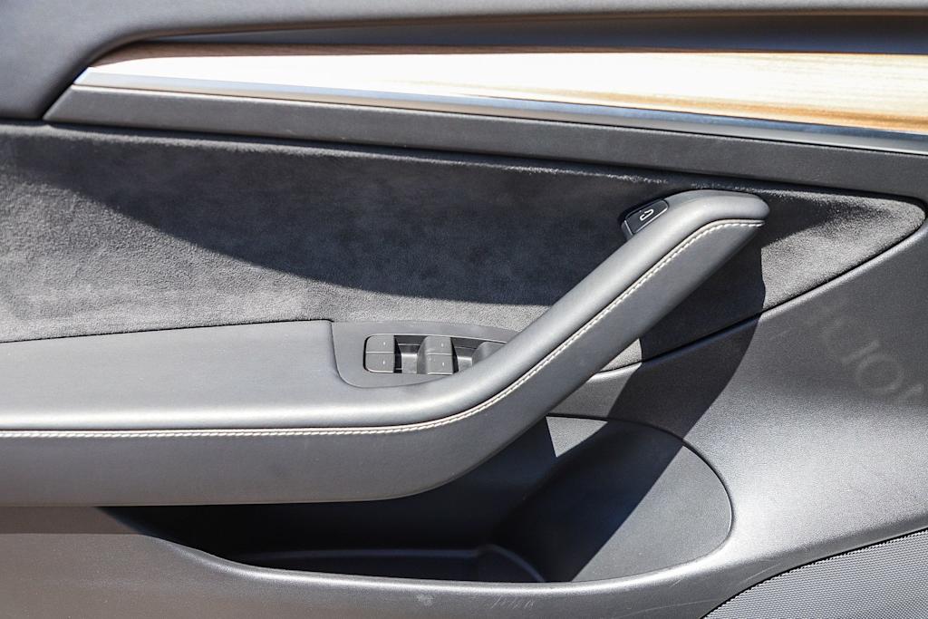 Thumbnail: 2022 Tesla Model 3 - 23