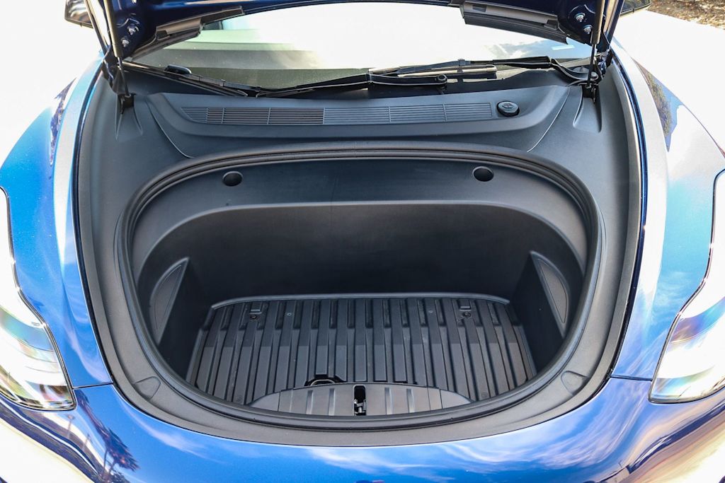 Thumbnail: 2023 Tesla Model 3 - 28