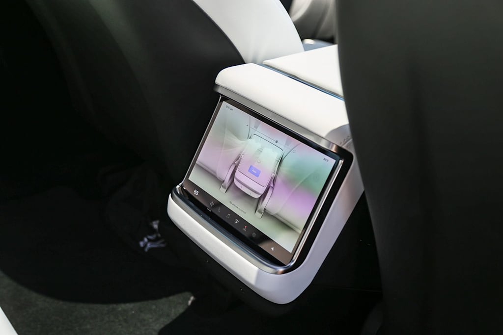 Thumbnail: 2023 Tesla Model S - 15