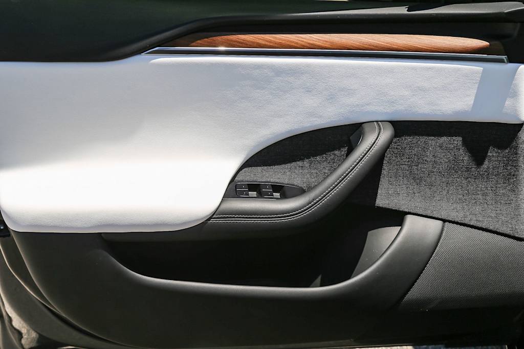 Thumbnail: 2023 Tesla Model S - 23