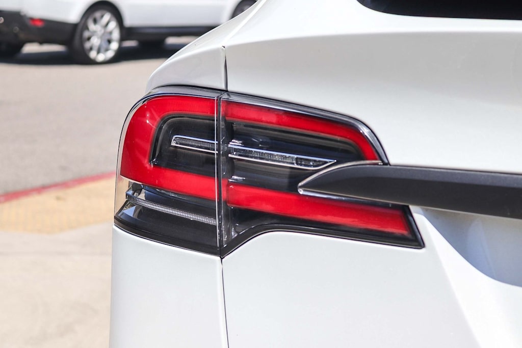 Thumbnail: 2019 Tesla Model X - 16