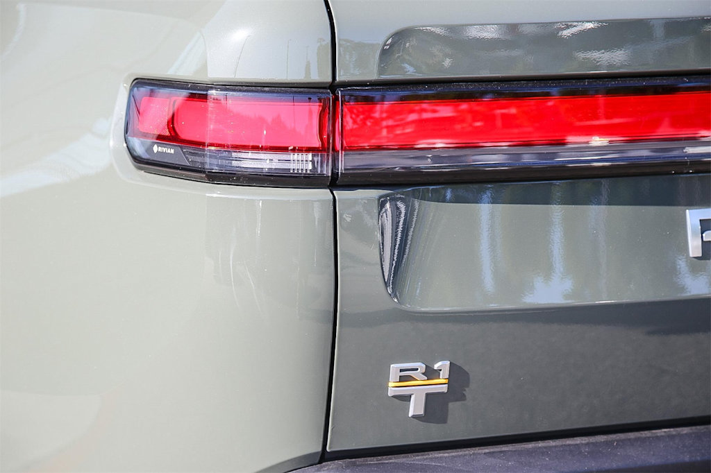 Thumbnail: 2022 Rivian R1T - 18