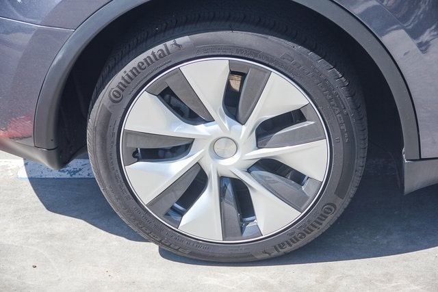 2023 Tesla Model Y Long Range 18