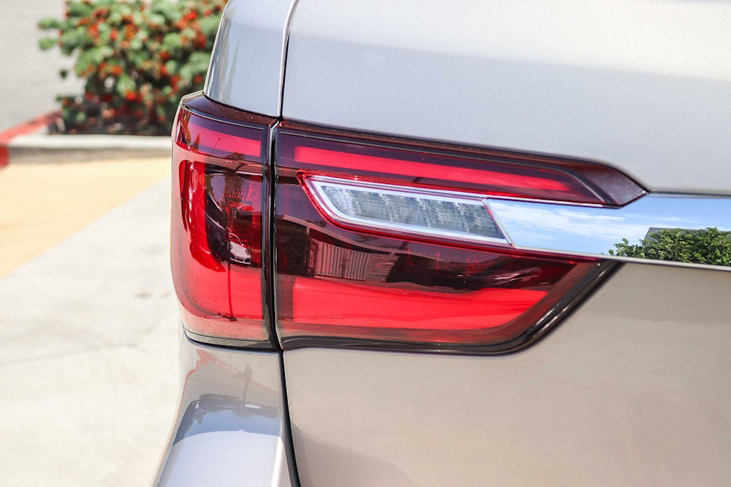 Thumbnail: 2019 INFINITI QX80 - 19