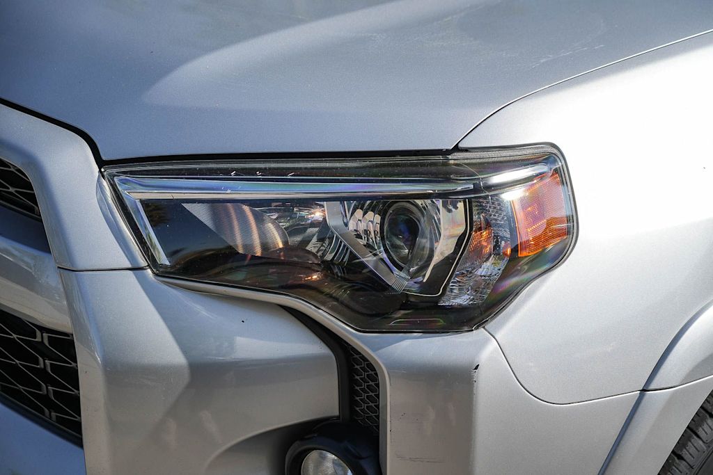 Thumbnail: 2018 Toyota 4Runner - 18