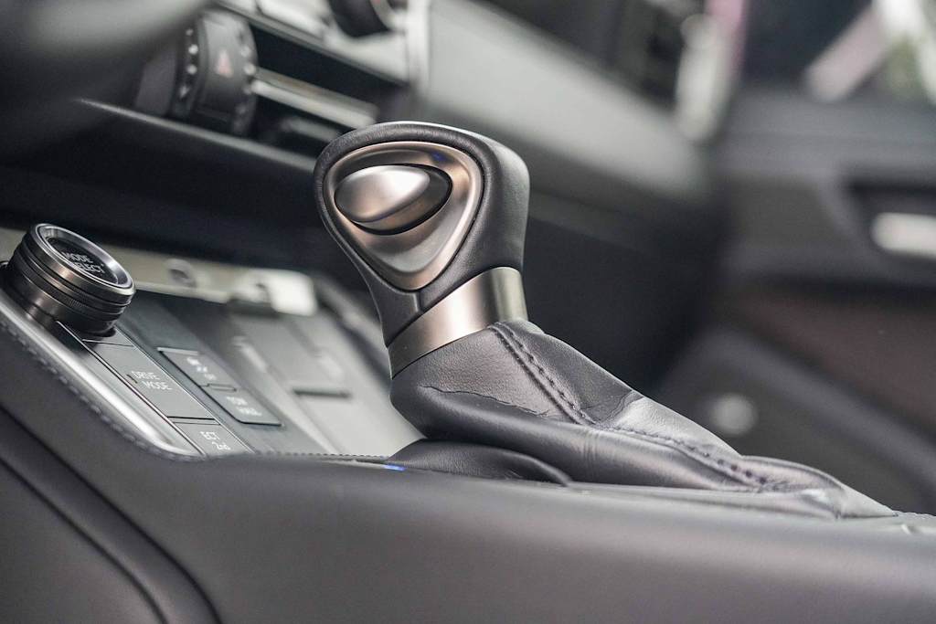 Thumbnail: 2024 Lexus ES - 25