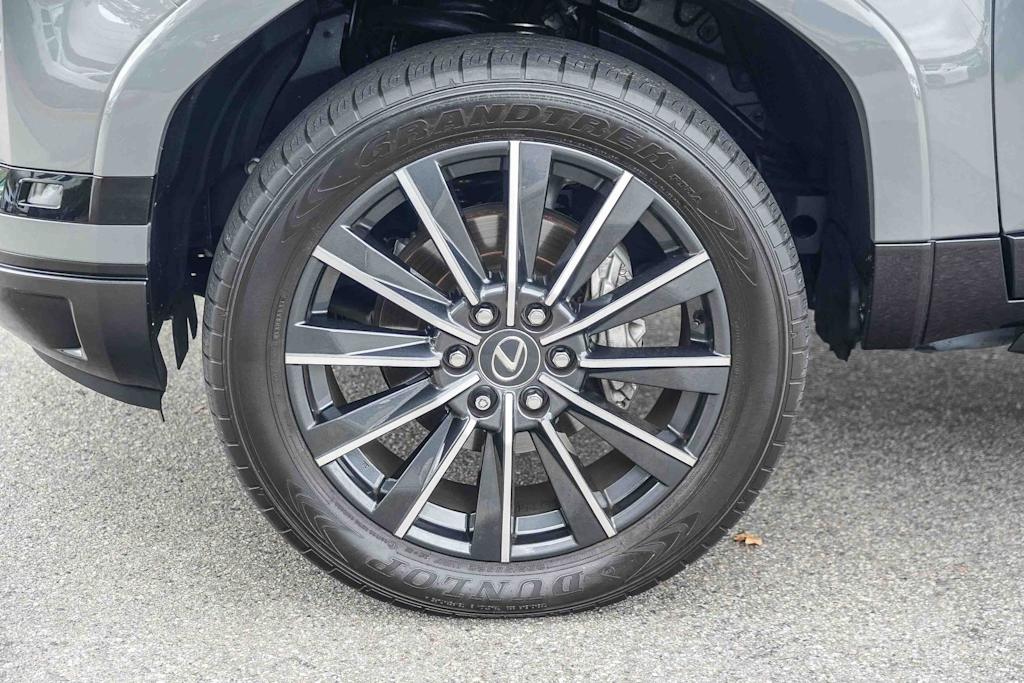 Thumbnail: 2024 Lexus ES - 19