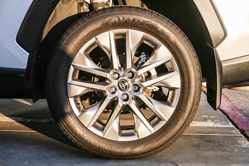 Thumbnail: 2023 Toyota RAV4 - 17