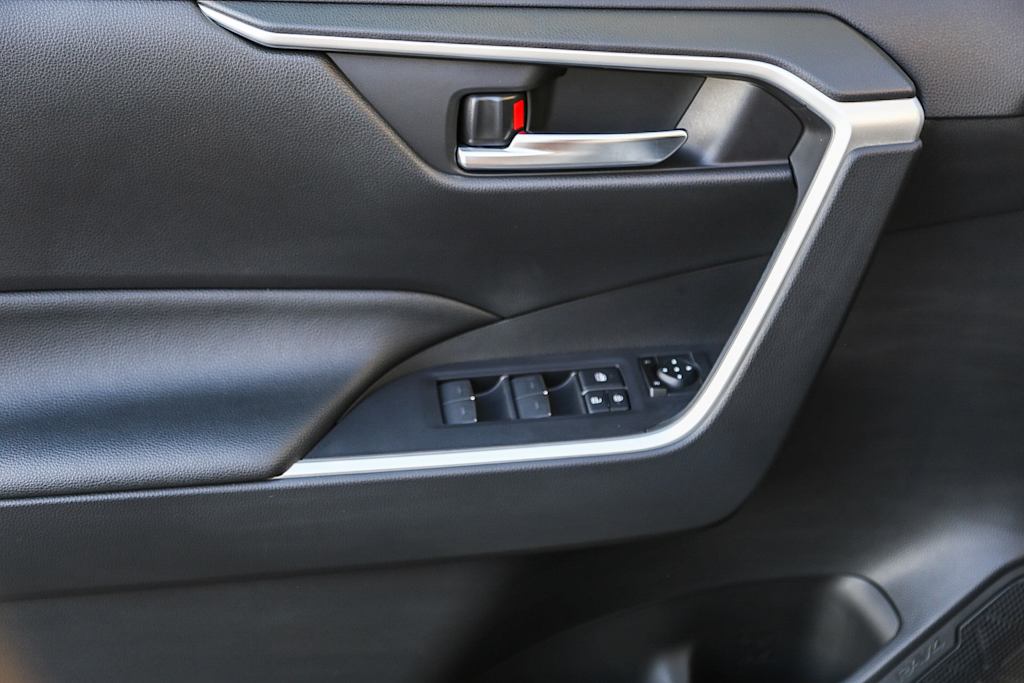 Thumbnail: 2023 Toyota RAV4 - 19