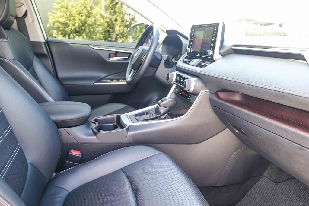 Thumbnail: 2020 Toyota RAV4 - 13
