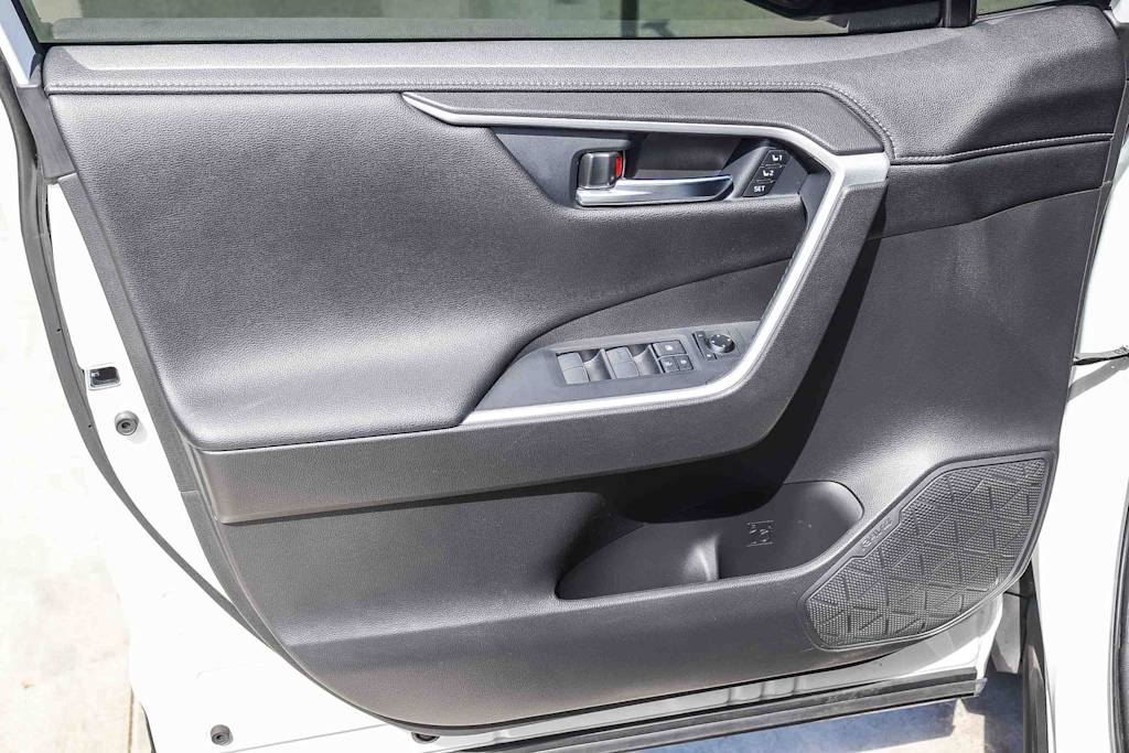 Thumbnail: 2020 Toyota RAV4 - 24