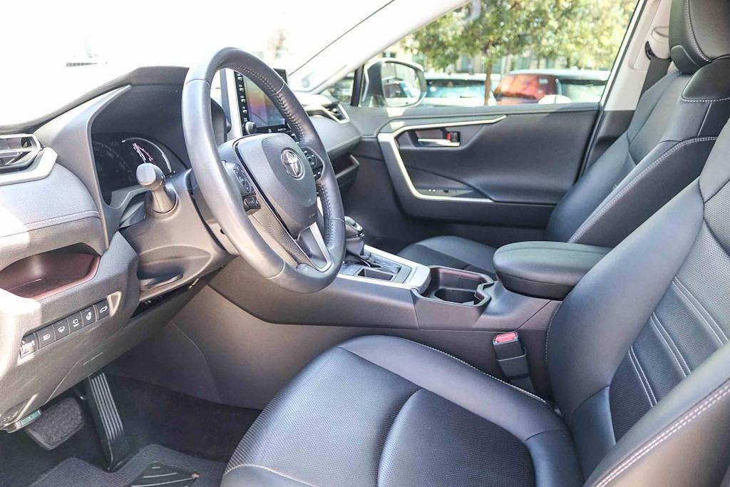 Thumbnail: 2020 Toyota RAV4 - 10