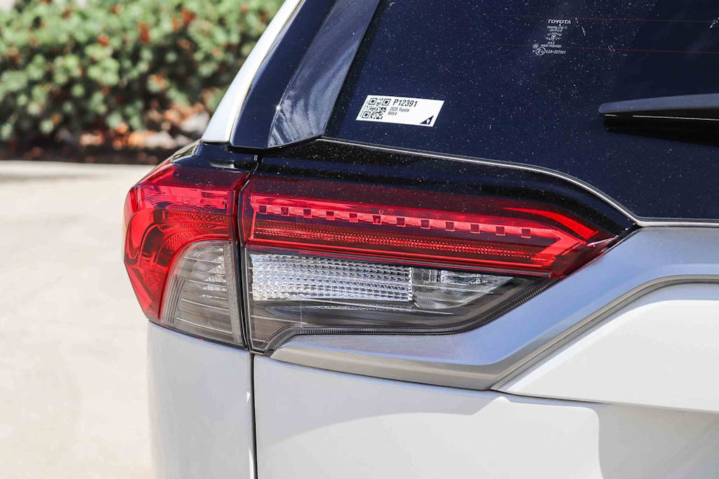 Thumbnail: 2020 Toyota RAV4 - 19