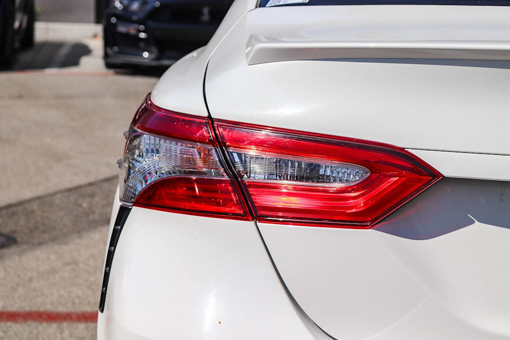 Thumbnail: 2018 Toyota Camry - 18