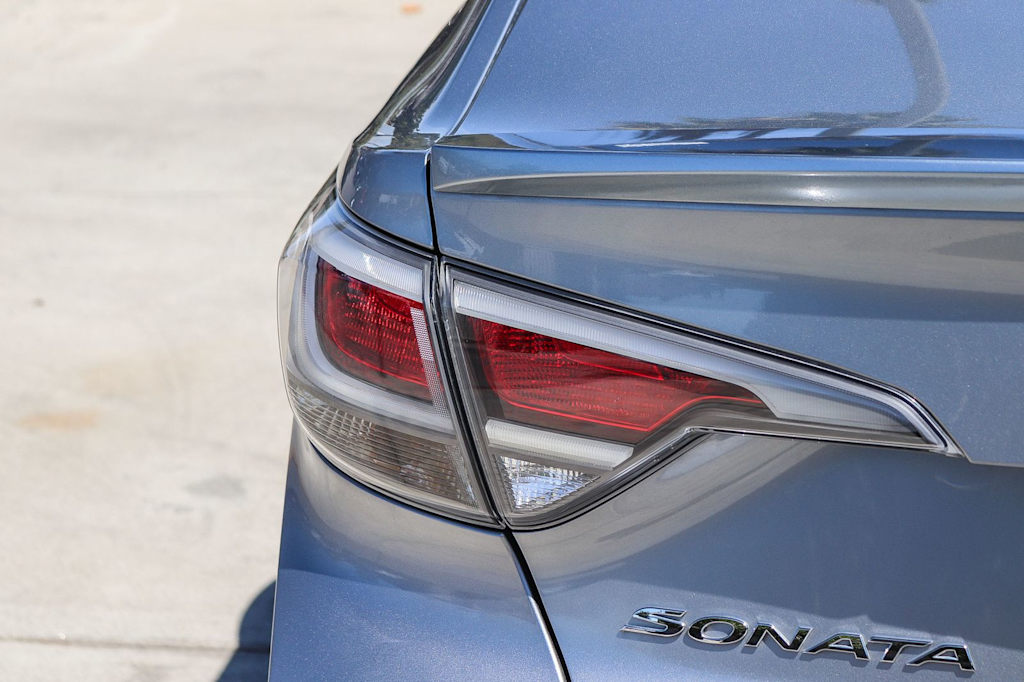Thumbnail: 2016 Hyundai Sonata - 17