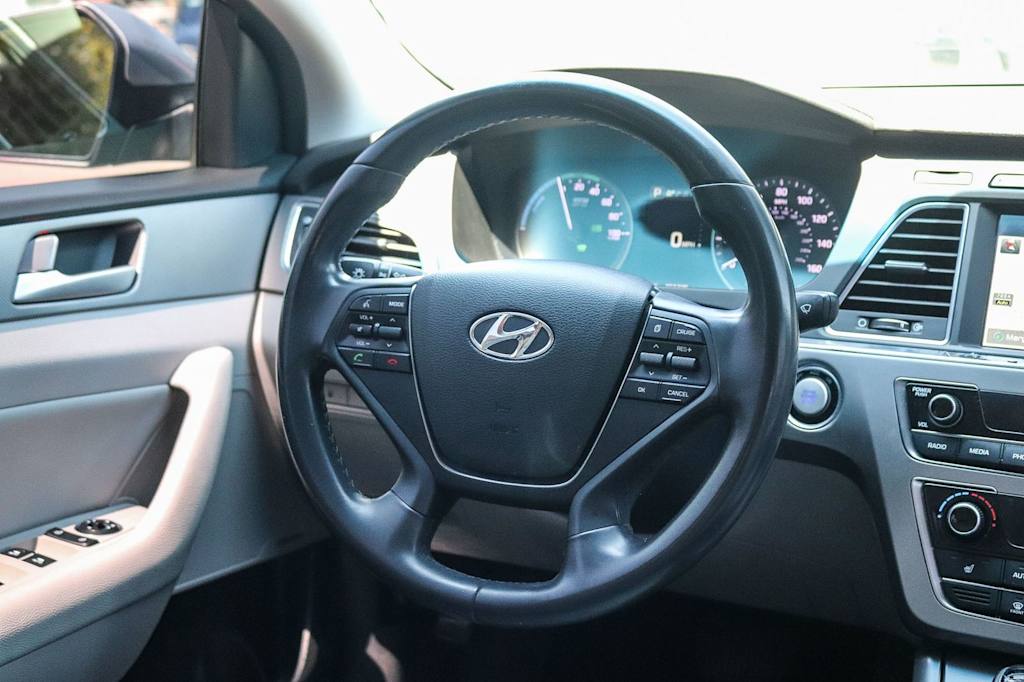 Thumbnail: 2016 Hyundai Sonata - 9