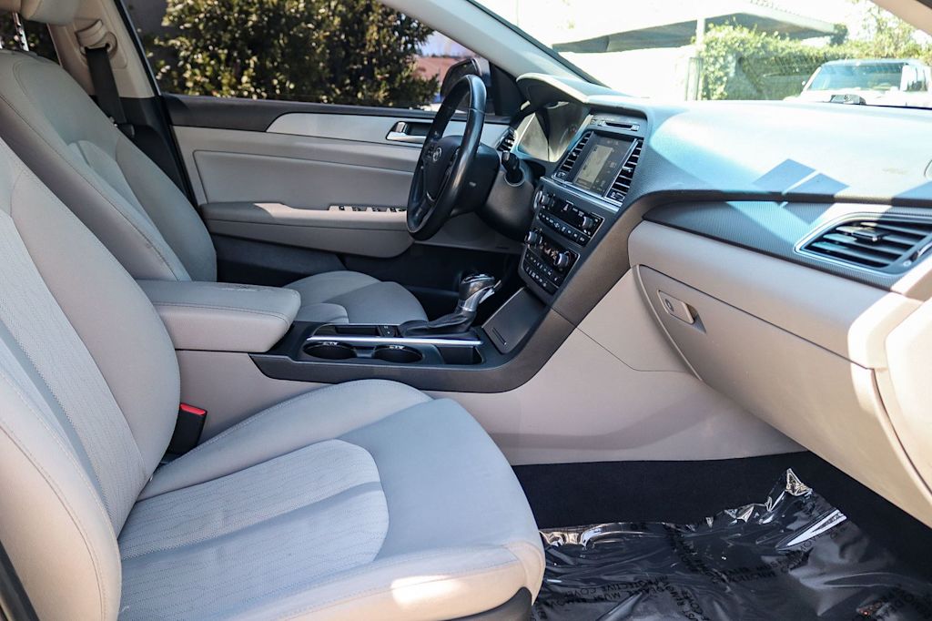 Thumbnail: 2016 Hyundai Sonata - 10