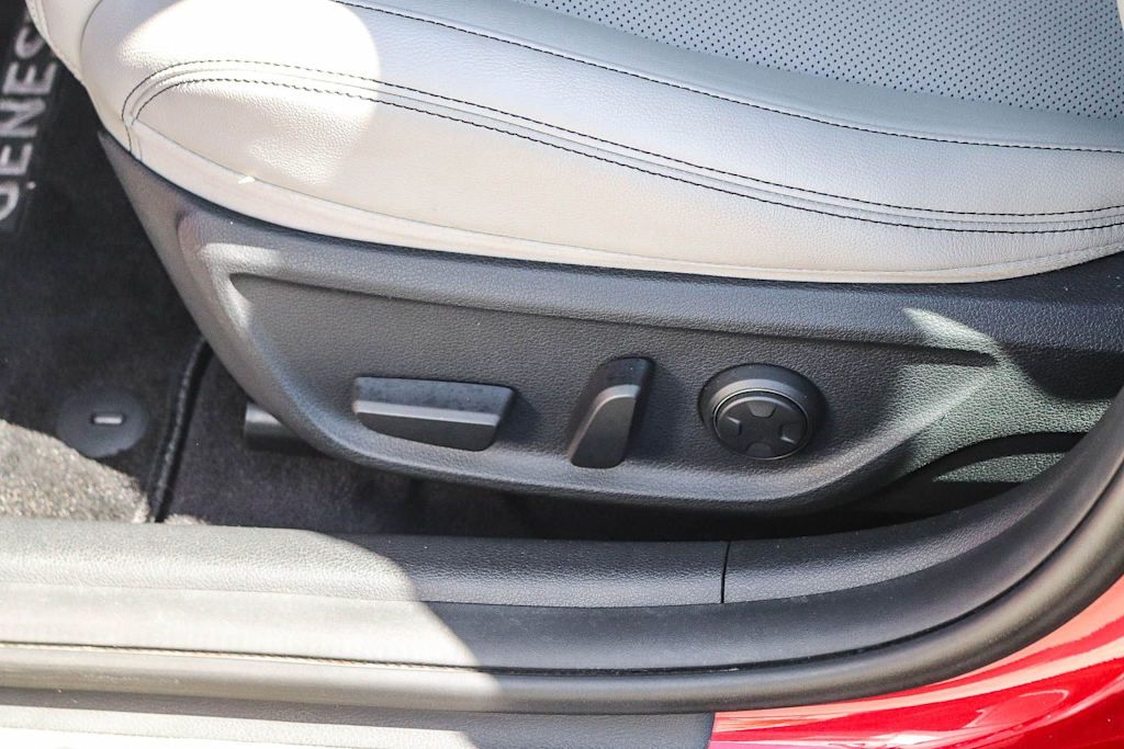 Thumbnail: 2019 Genesis G70 - 25