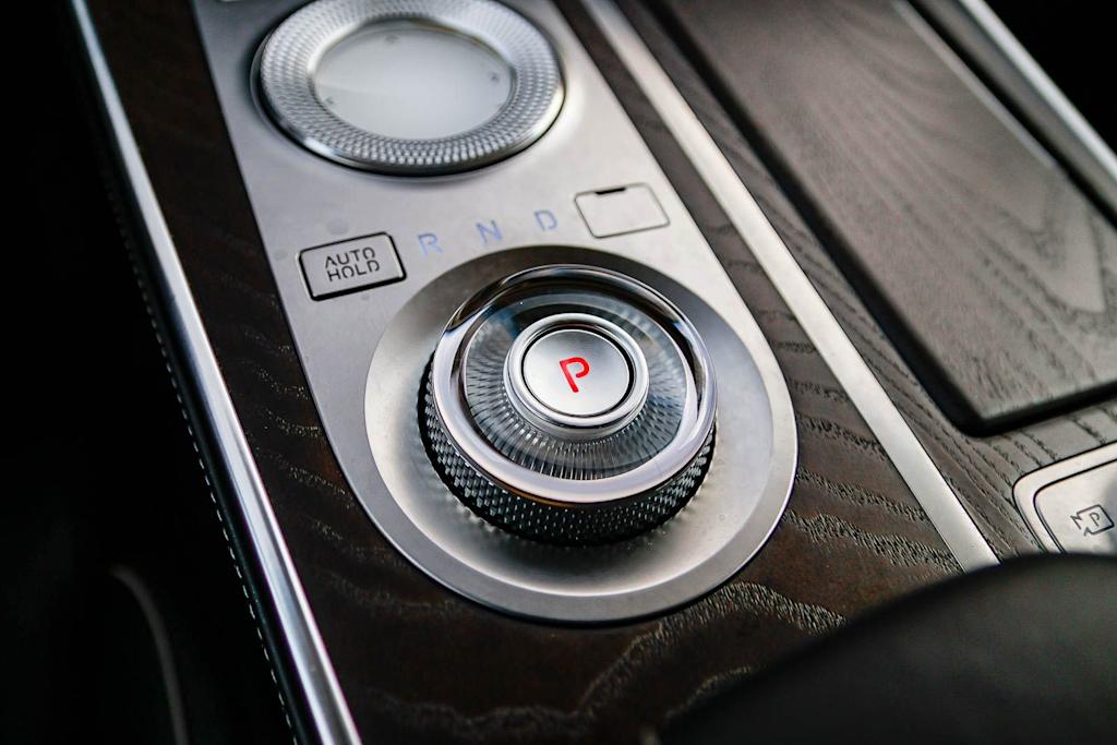 Thumbnail: 2022 Genesis GV80 - 25