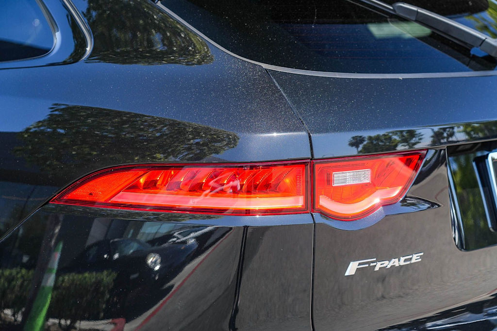 Thumbnail: 2019 Jaguar F-Pace - 18
