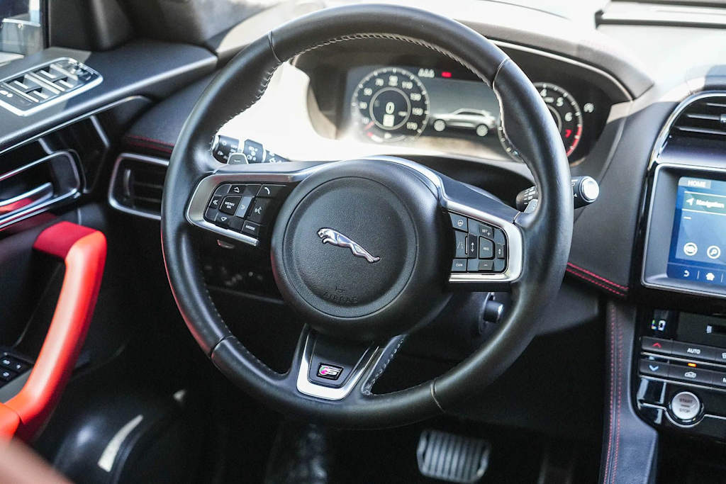 Thumbnail: 2019 Jaguar F-Pace - 7
