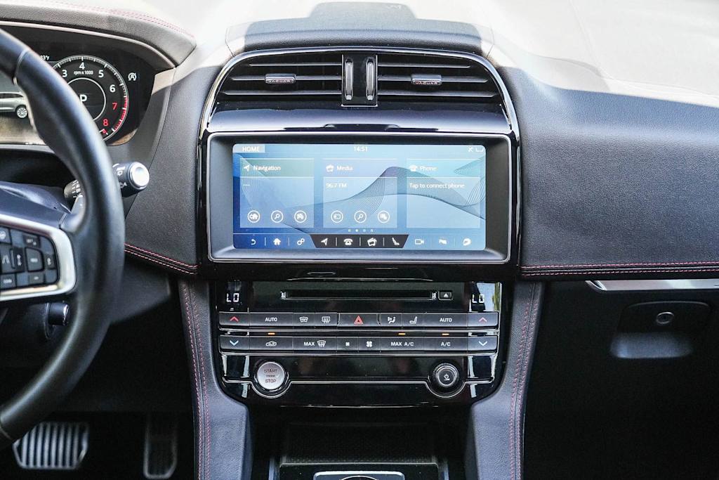 Thumbnail: 2019 Jaguar F-Pace - 11