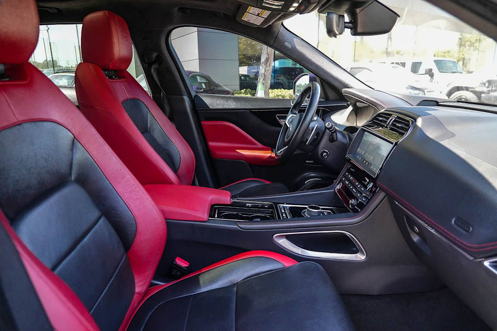 Thumbnail: 2019 Jaguar F-Pace - 8
