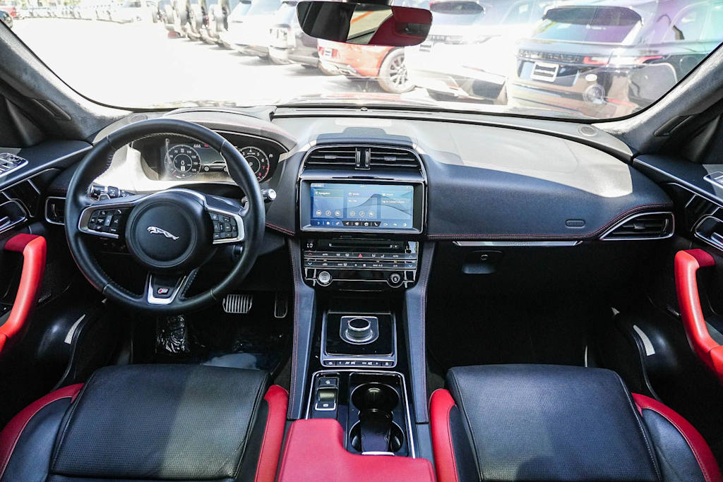 Thumbnail: 2019 Jaguar F-Pace - 2