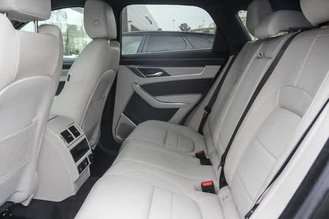 2025 Jaguar F-Pace R-Dynamic S 12