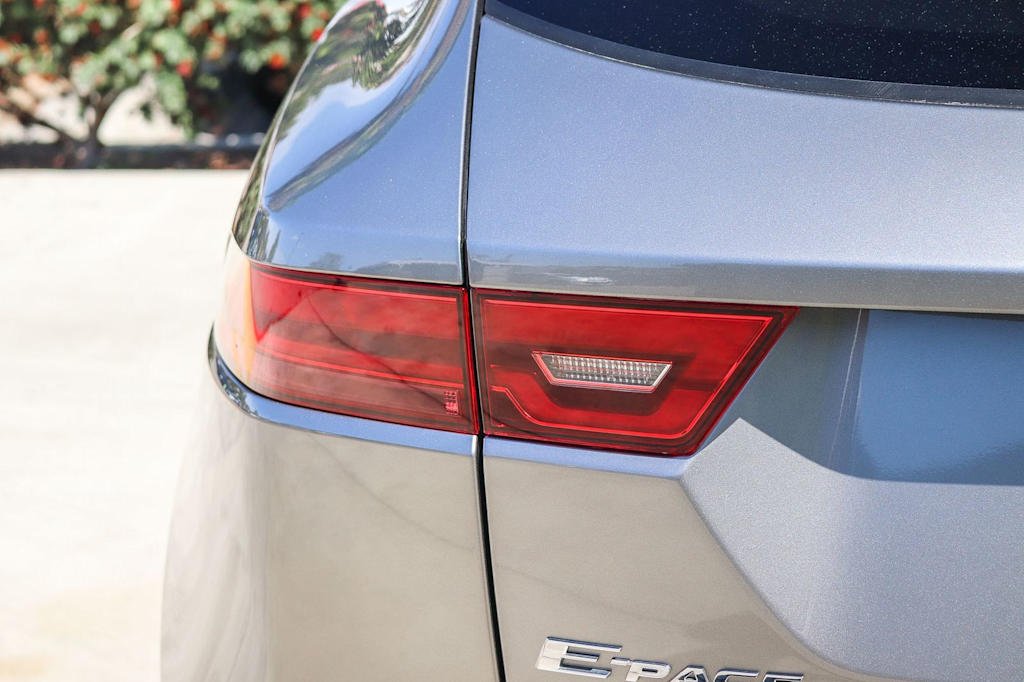 Thumbnail: 2020 Jaguar E-Pace - 6