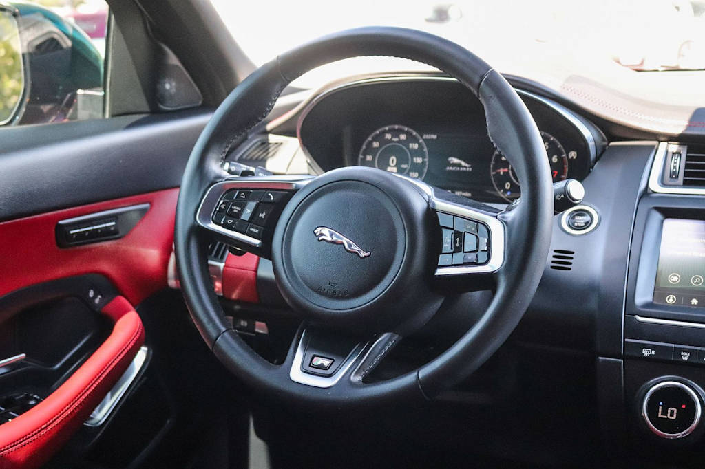 Thumbnail: 2020 Jaguar E-Pace - 9