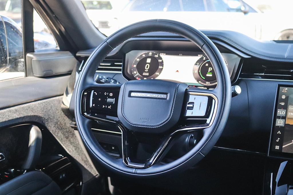 Thumbnail: 2025 Land Rover Range Rover Sport - 9