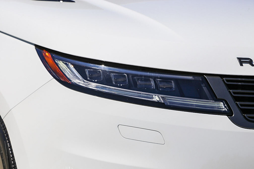 Thumbnail: 2025 Land Rover Range Rover Sport - 17