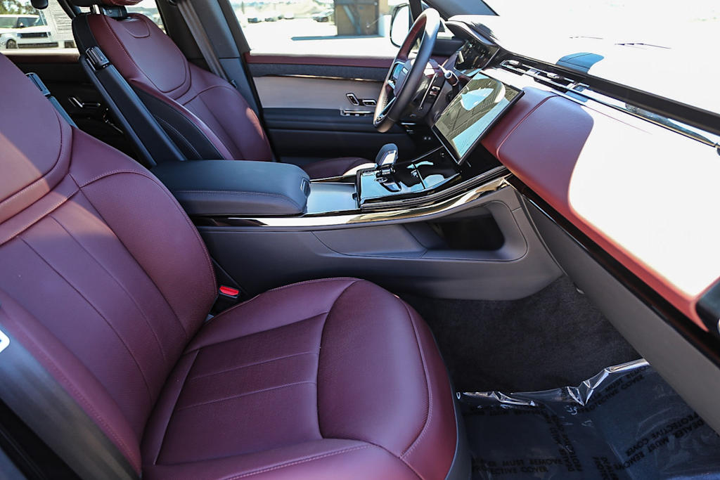 Thumbnail: 2025 Land Rover Range Rover Sport - 9