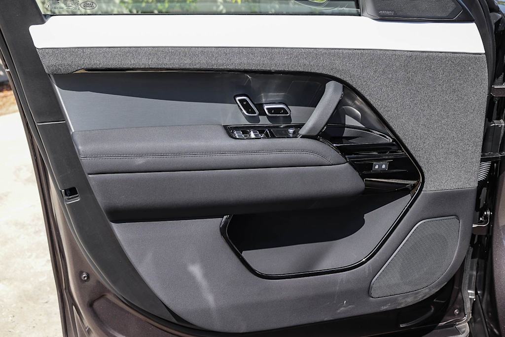 Thumbnail: 2025 Land Rover Range Rover Sport - 21