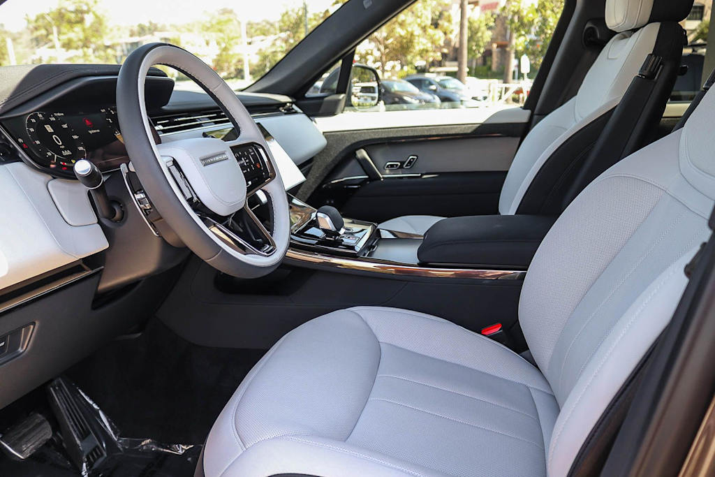 Thumbnail: 2025 Land Rover Range Rover Sport - 9