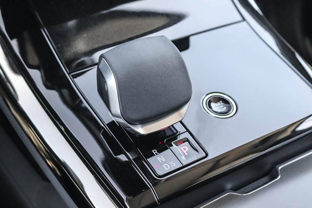 Thumbnail: 2025 Land Rover Range Rover Sport - 23