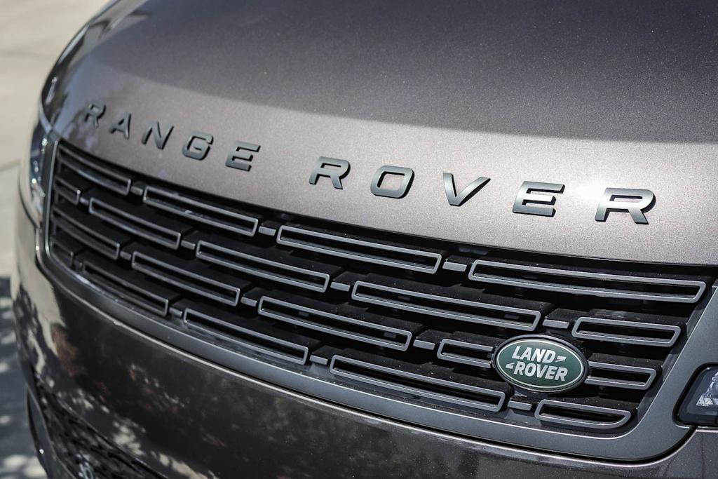 Thumbnail: 2025 Land Rover Range Rover Sport - 5